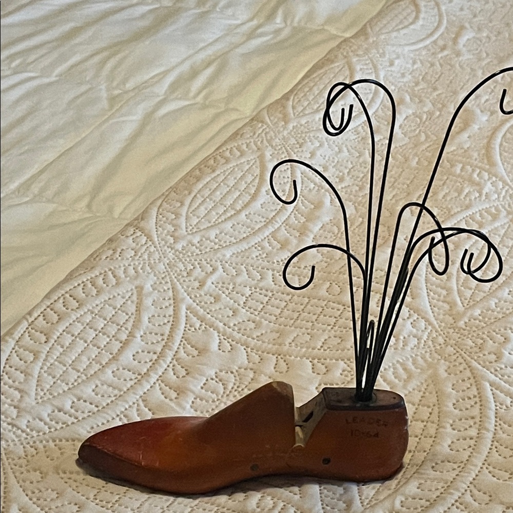 Vintage "LEADER" Wooden Shoe- Repurposed Industrial Photo, Card Holder or jewely